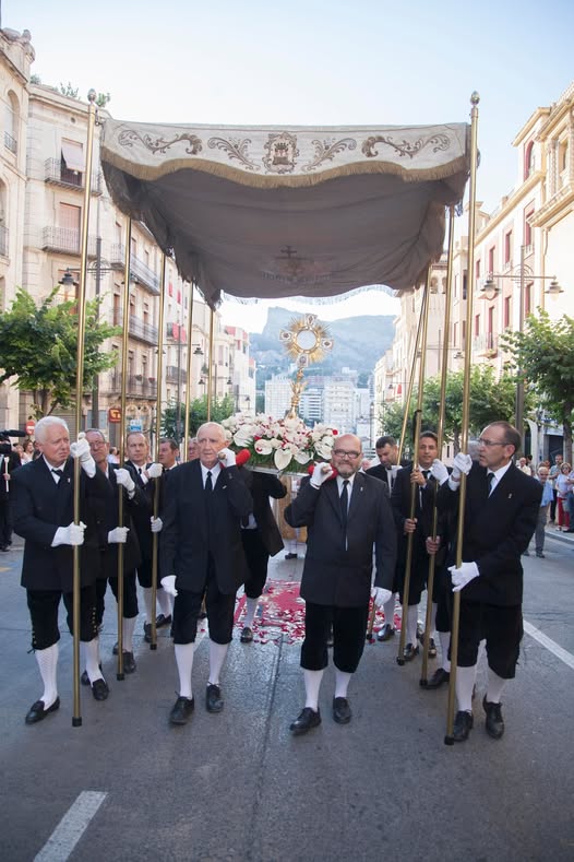 Alcoi se Prepara para la Procesión del Corpus Christi